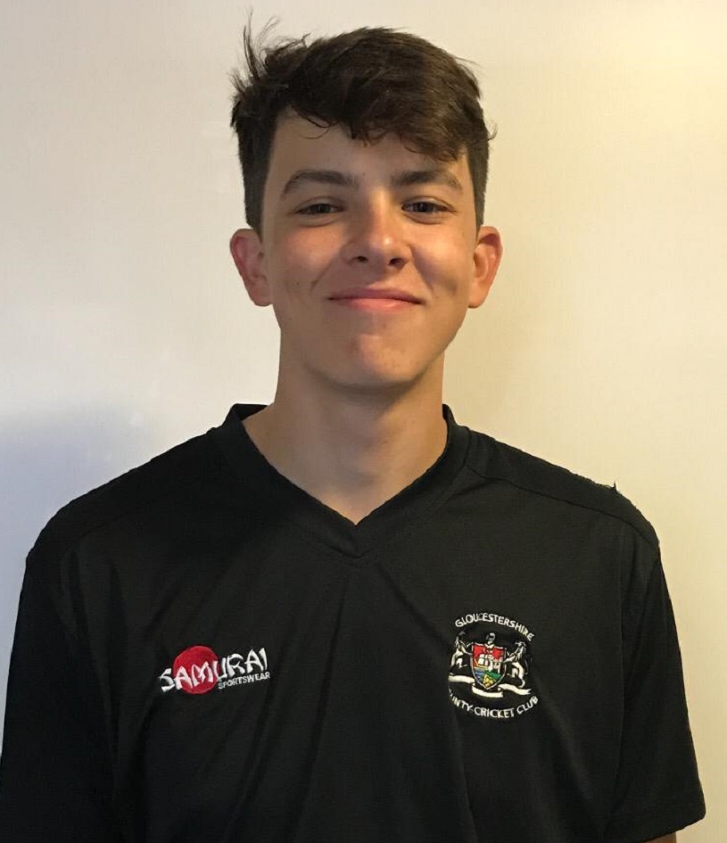 Dominic Goodman signs professional contract