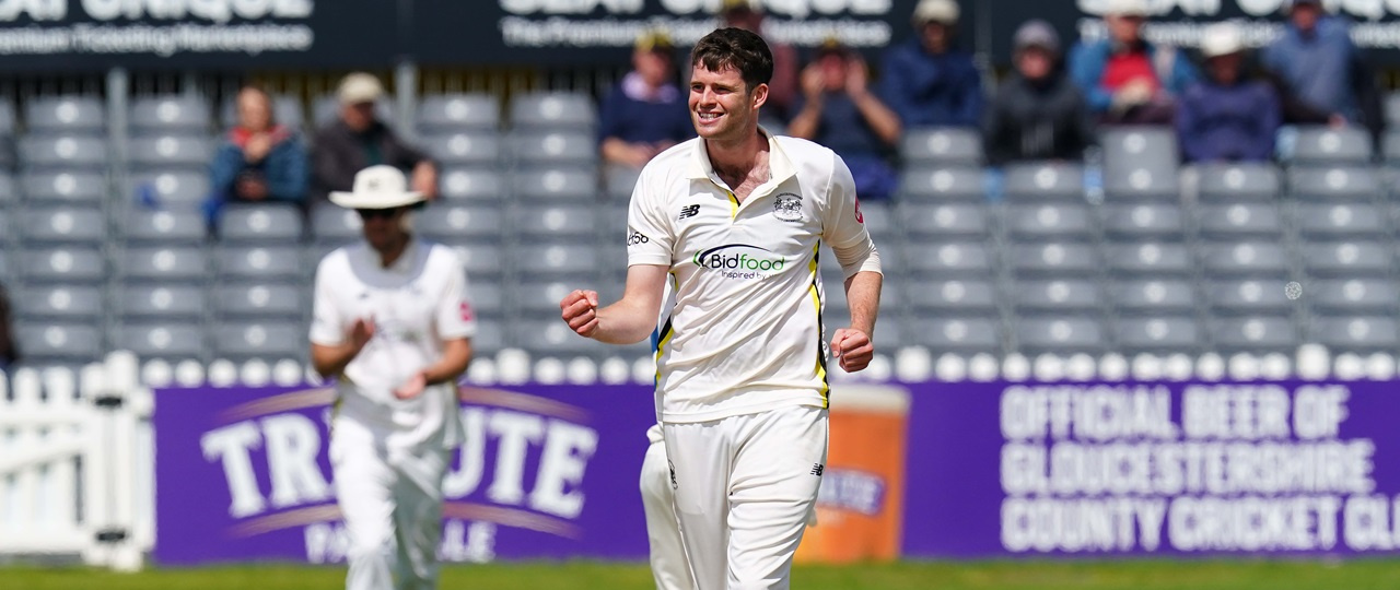 Leg spinner Ed Middleton signs two-year contract extension at Glos